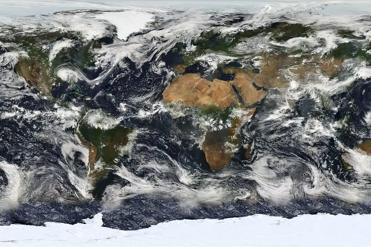 Hartă a Pământului cu nori văzuți din satelit, date folosite pentru prognozele climatice