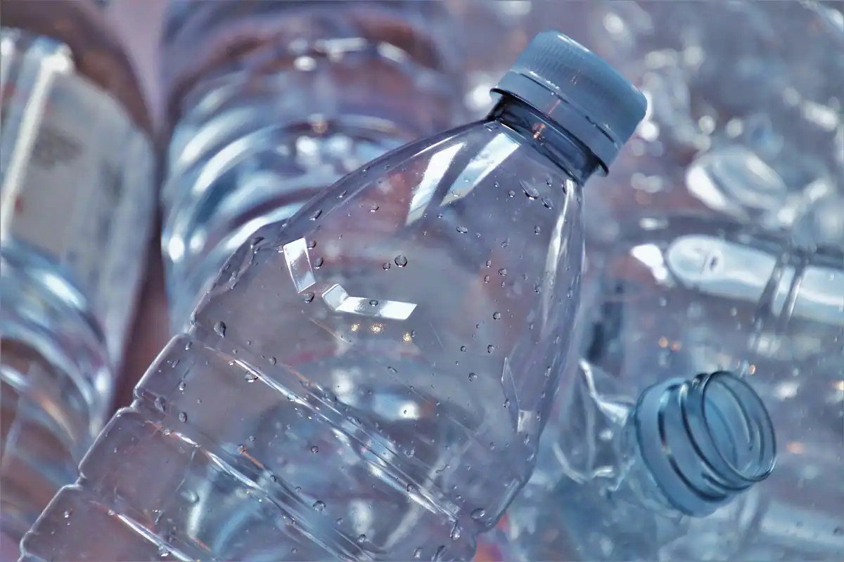 Sticle goale de plastic transparent, ambalaje care se returnează pentru garanție