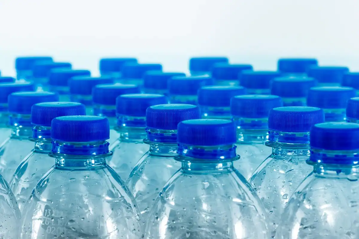 Sticlă de plastic folosită pentru colectarea uleiului alimentar uzat, container de predare